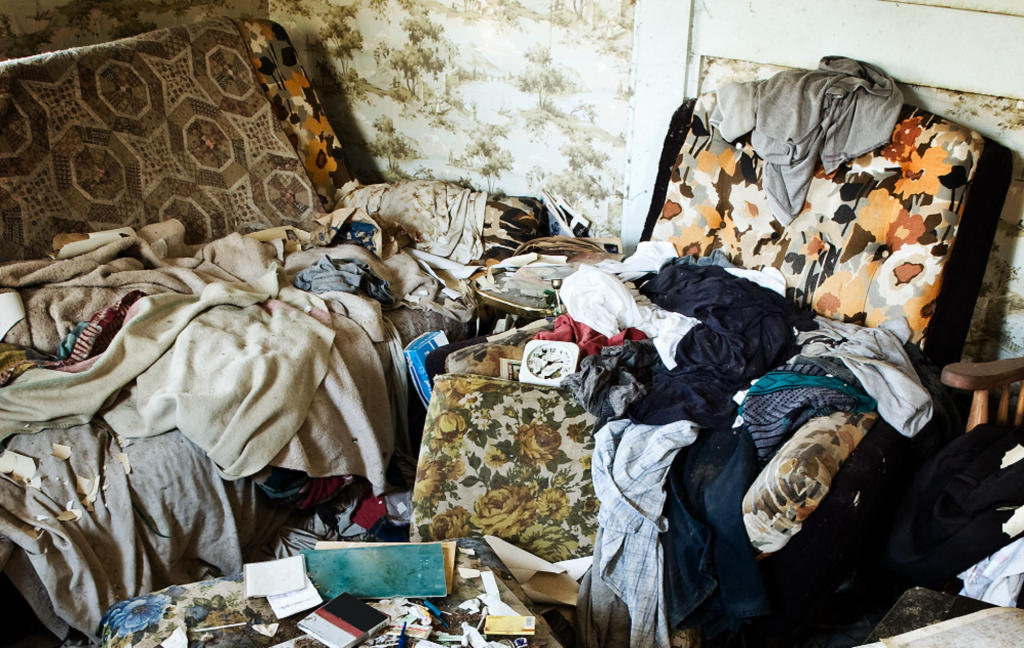 Vaciado y limpieza de casas insalubres por acumulación compulsiva en Anglès